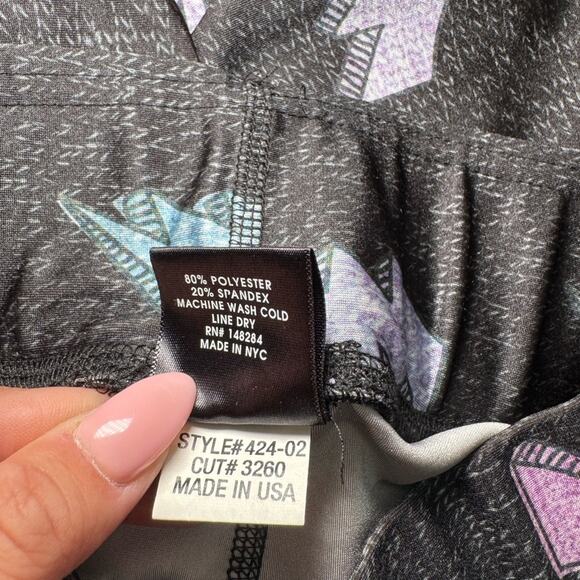 TEREZ LIGHTNING BOLT Black Multicolor Cropped LEGGINGS Size Large - Picture 10 of 11